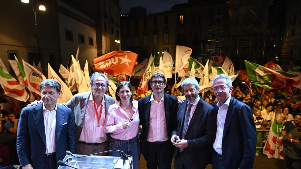 Italian Political Alliance Shakes Naples: \