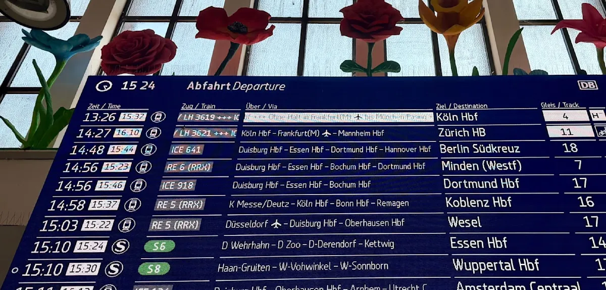 Suspected Vandalism Fire Halts Düsseldorf-Cologne Railway in 2026