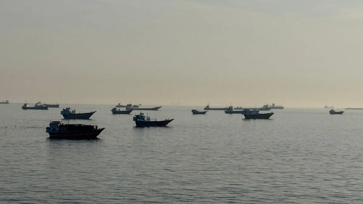 Krisis Hormuz Memanas: Iran Ancam Tutup Selat, AS Balas Serangan Rudal