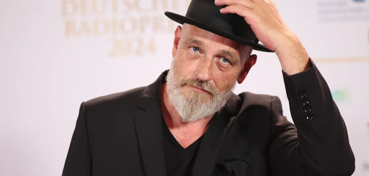 Rising from Cancer: Comedian Torsten Sträter Reveals Life Transformation