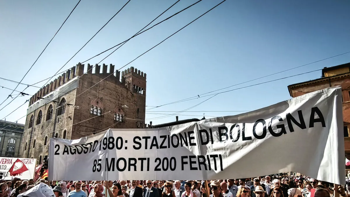 Bologna Berduka 46 Tahun: Mattarella Perangi Ancaman Neo-Fasisme Abadi