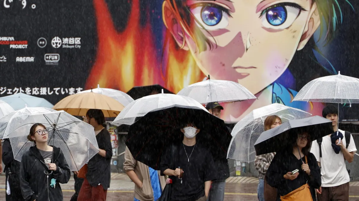 Japan on High Alert: Typhoon Dujuan Threatens Coast, Transport Paralyzed!