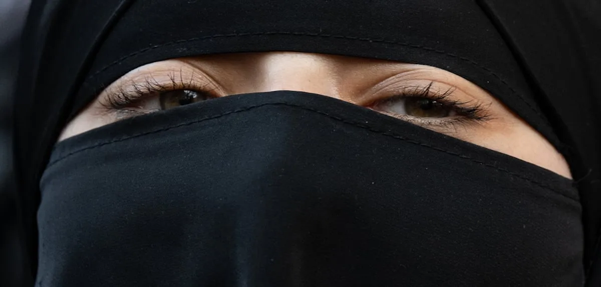 Wajah Baru Islam Politik: Gadis Burka Frankfurt Guncang Jerman 2026
