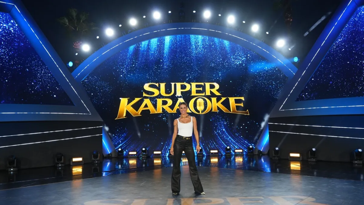 Michelle Hunziker Returns to Host Super Karaoke, Impressed by Stefano De Martino