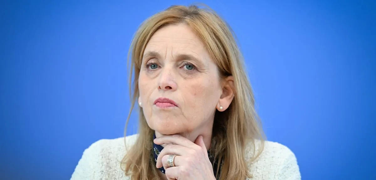 Prien Curbs Child Support to Age 16: Germany on Brink of Social Shift