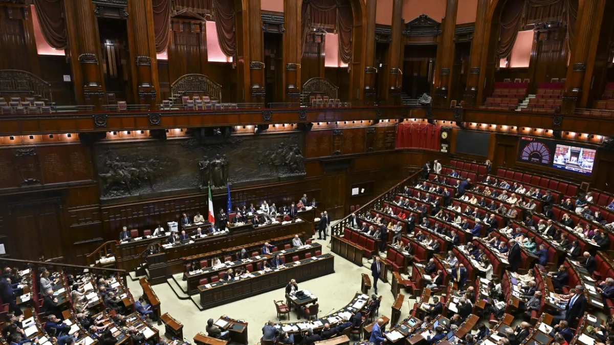 Badai Politik Italia: UU Pemilu Kandas, Koalisi Penguasa Terbelah!