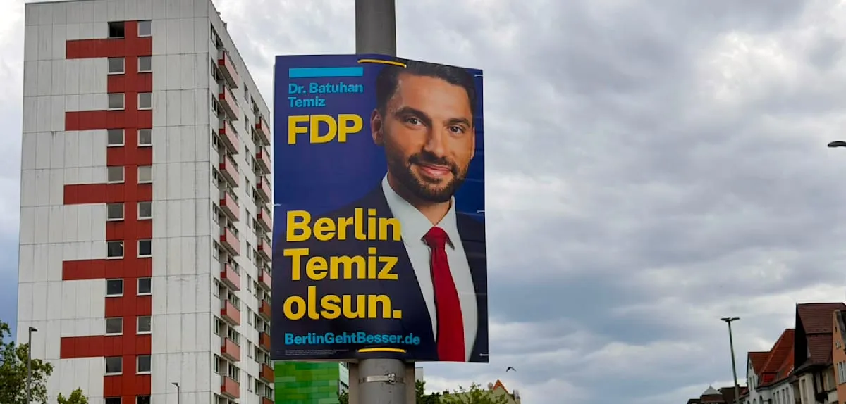 Politikus FDP Jerman Gemparkan Berlin: Poster Turki Picu Polemik Integrasi