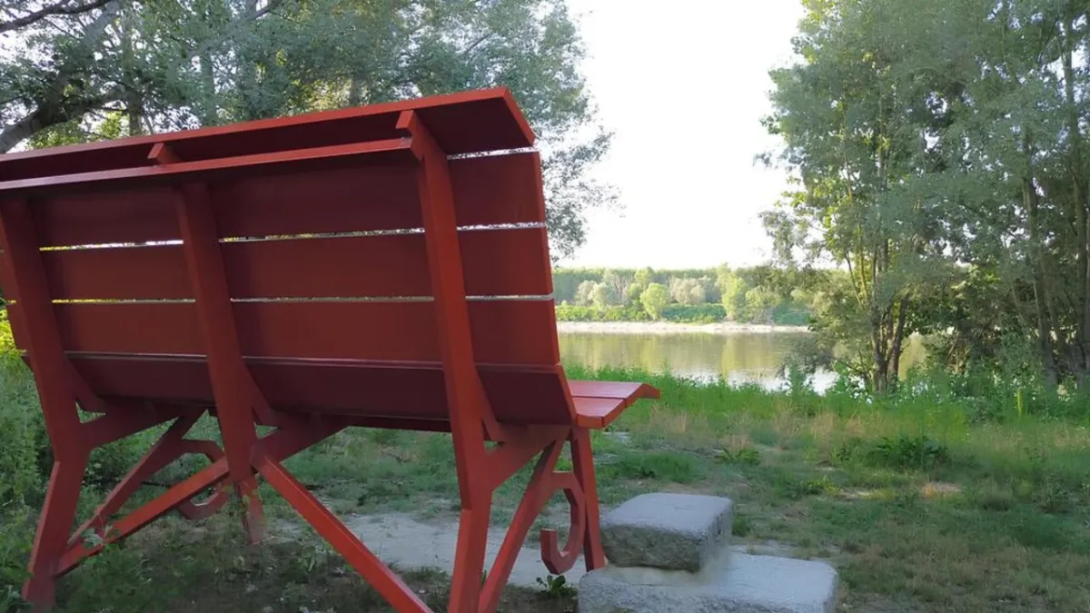 Italy's Giant Benches: Instagrammable Wonders Captivate Millions of Tourists