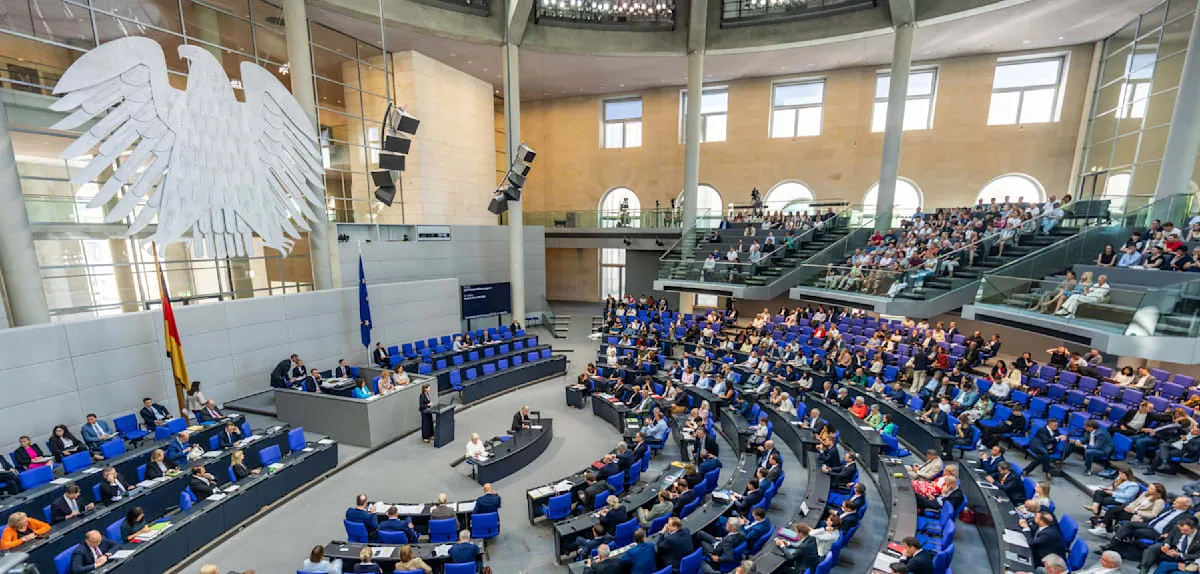 Solidaritas Politik Jerman: Anggota Bundestag Tolak Kenaikan Tunjangan 2026
