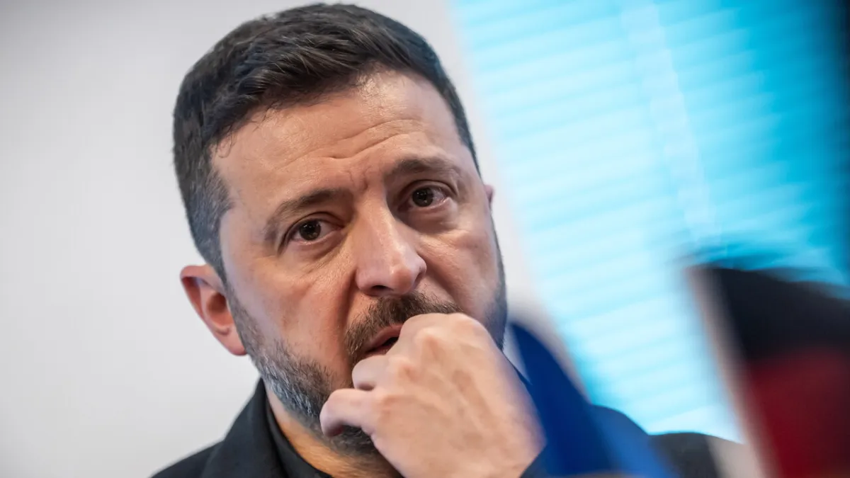 Zelensky Ganti Perdana Menteri: Kabinet Berubah, Pertahanan Menguat?