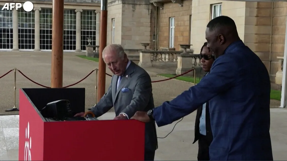 Revolusi Istana: Raja Charles III Jadi DJ di Pesta Kebun Buckingham!