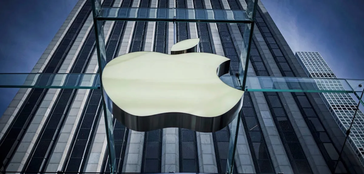 Penjualan IPhone Melesat, Saham Apple Anjlok Delapan Persen: Amazon Gemilang!