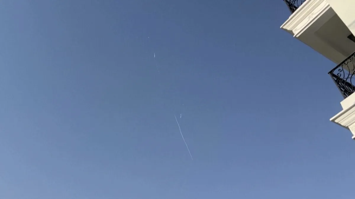 Doha Mencekam: Langit Qatar Diselimuti Asap Rudal Iran, Hormuz Ditutup 2026