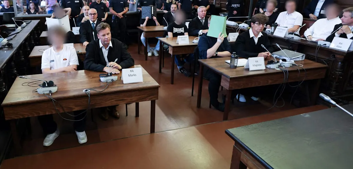 Seven Young Right-Wing Extremists Convicted: Hamburg Terror Network Exposed