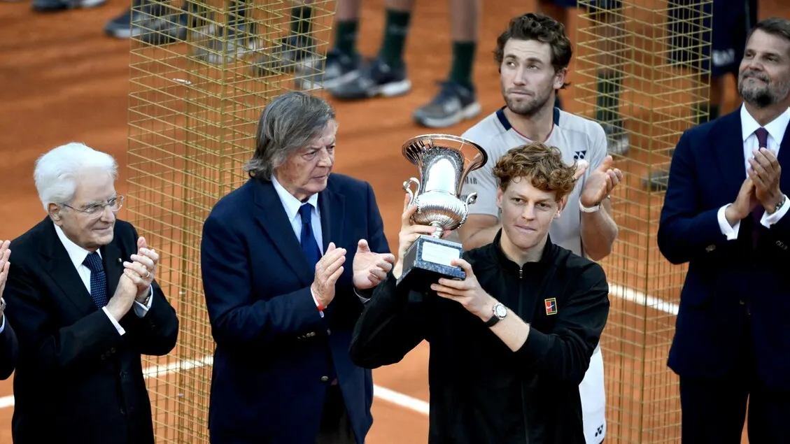 Sinner Ukir Sejarah Tenis Roma: Akhiri Penantian 50 Tahun Italia!