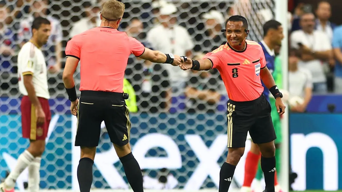 Insiden Kocak Piala Dunia 2026: Wasit Lupa Semprotan Saat Sepak Bebas Spanyol!