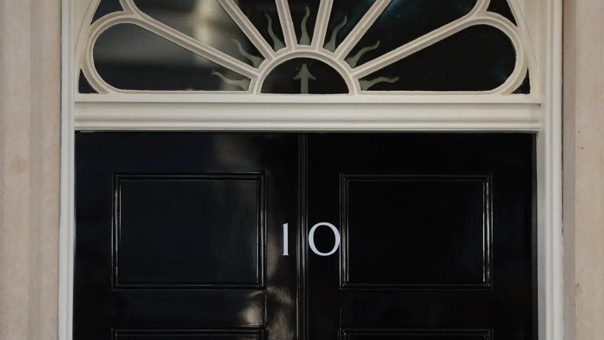 Andy Burnham Replaces Starmer at Downing Street: A New Promise of Hope