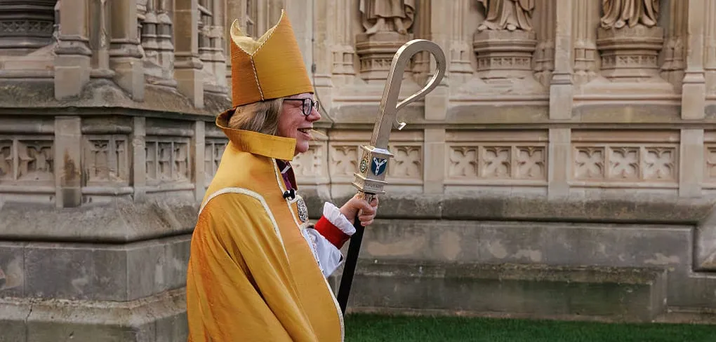 Uskup Agung Canterbury Dikecam: Penghargaan Imam Picu Gejolak Iman