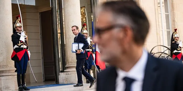 France in Turmoil: Lycee Blockades Spark Accusations, Lecornu Blames LFI, Melenchon Cries Repression
