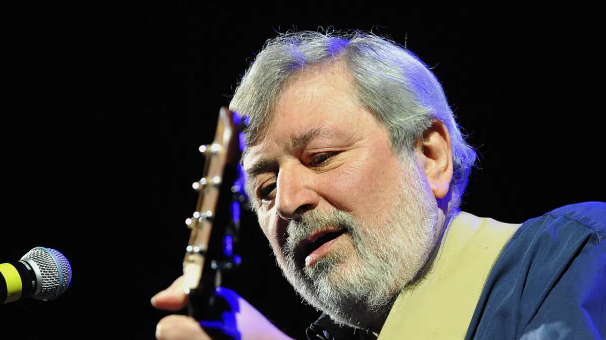 Italian Music Mourns: Maestrone Francesco Guccini Passes Away at 86