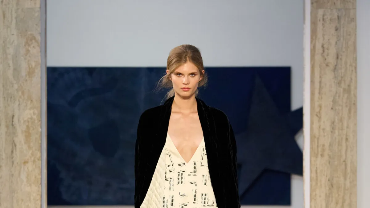Seni Haute Couture Fendi di Galeri Nasional, Warisan Lagerfeld Abadi Terpapar