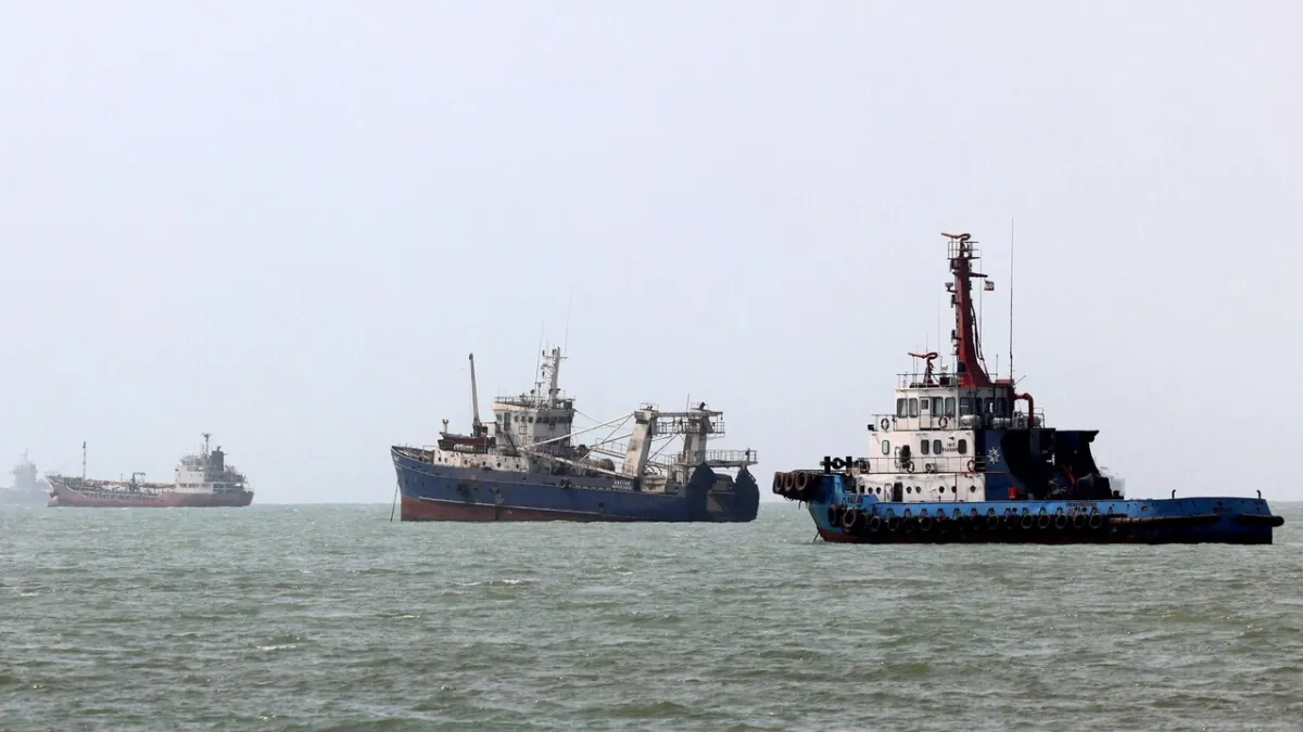 Hormuz Flare-Up: Ship Hit by Projectile, Tehran Threatens Vital Strait Closure