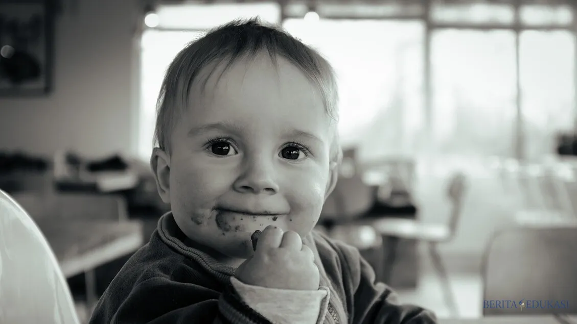 Studi Italia: Bayi Mandiri Makan Cepat Bicara Sejak Usia Setahun