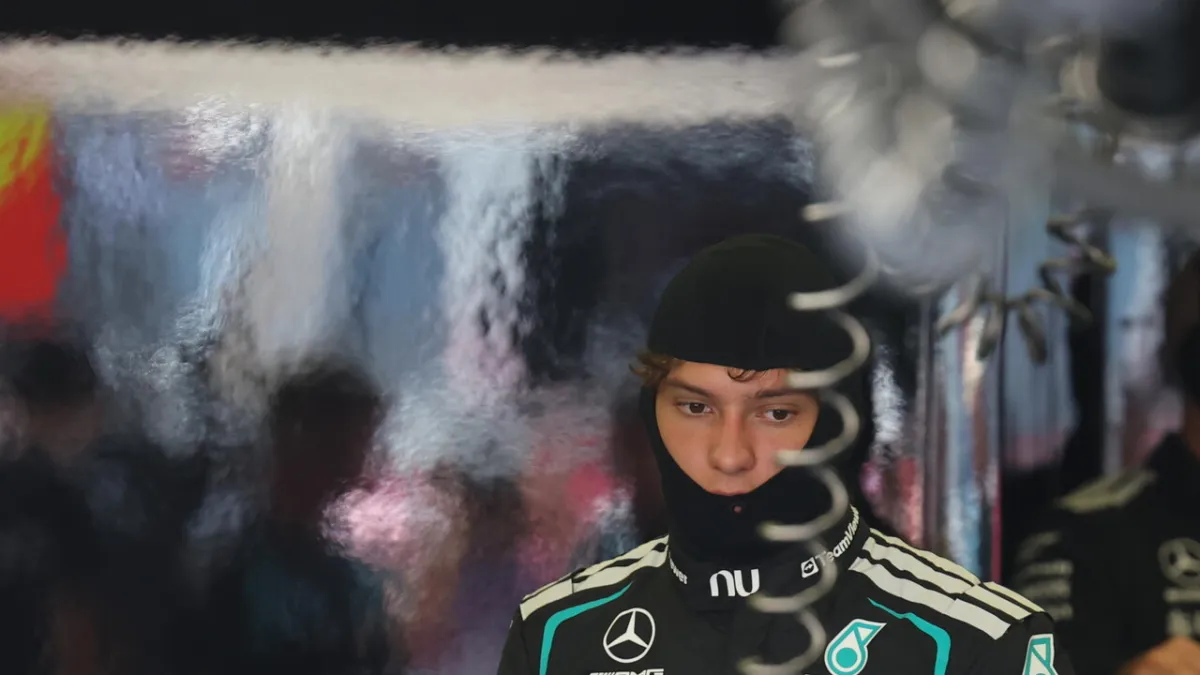 Drama F1 Azerbaijan: Antonelli Tabrak Dinding, Kualifikasi Mercedes Berantakan!