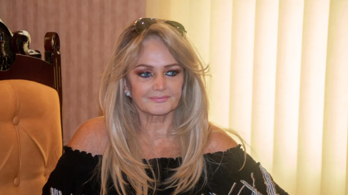 Dunia Berduka: Bonnie Tyler, Suara Ikonis 'Total Eclipse', Berpulang