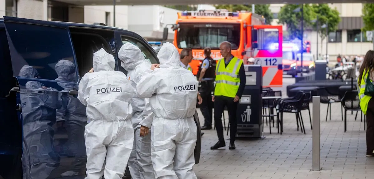 Bloody Drama in Stuttgart Shopping Center: Woman Critical, Suspect Swiftly Arrested