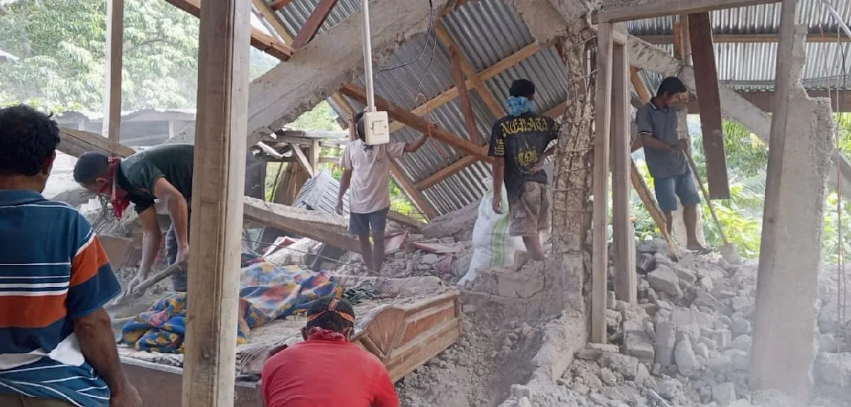 Guncangan Dahsyat: Ribuan Warga Pesisir Indonesia Mengungsi Akibat Tsunami