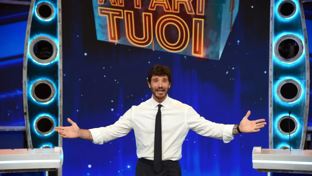 De Martino Revitalisasi 'Affari Tuoi': Studio Megah, Maneskin Siap Guncang Sanremo 2026!