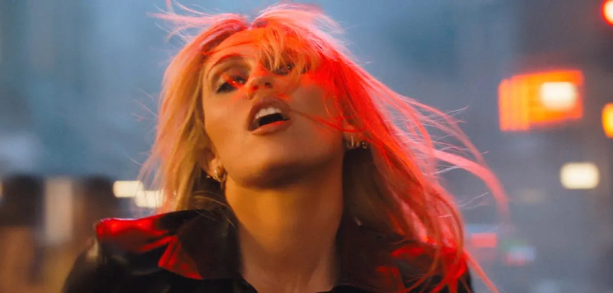 Miley Tanpa Cyrus: Evolusi Album Kesepuluh, Maju Selangkah Mundur Dua?