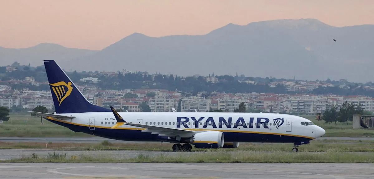 Nahas di Udara: Jendela Ryanair Pecah, Penumpang Terseret Keluar!