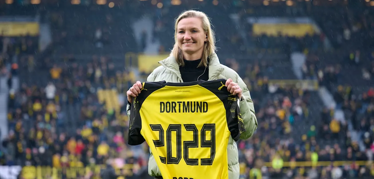 Women's Football Star: Why Alexandra Popp Returns to Regional League?