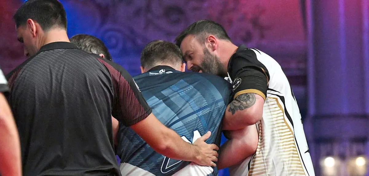 Insiden Dramatis Guncang Arena Darts: Menzies Kolaps, Turnamen Berakhir Pilu
