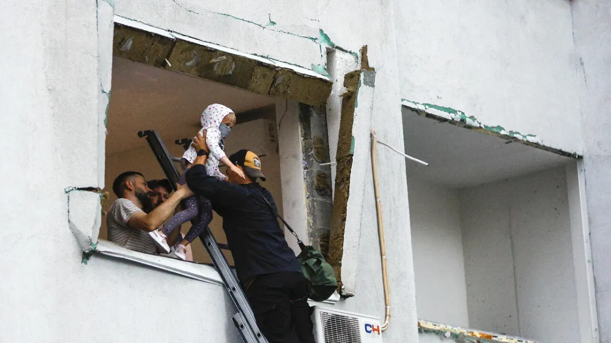 Kyiv Diguncang Rentetan Rudal Rusia, Gedung Tinggal Reruntuhan, Korban Jiwa Bertambah