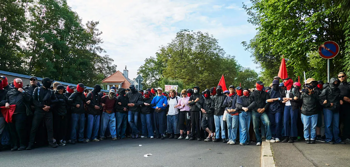 Berlin Scandal: Left-Wing Organization Under Scrutiny After Blockades and Journalist Attacks