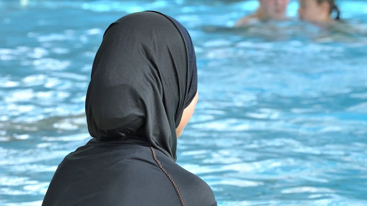 Diskriminasi Burkini Guncang Austria: Hotel Didenda, Keadilan Ditegakkan