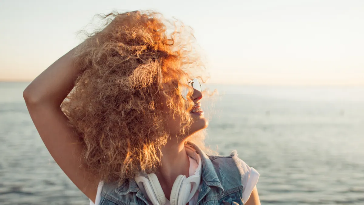 Summer 2026 Arrives: Expert Reveals Secret to Frizz-Free Hair All Day Long!