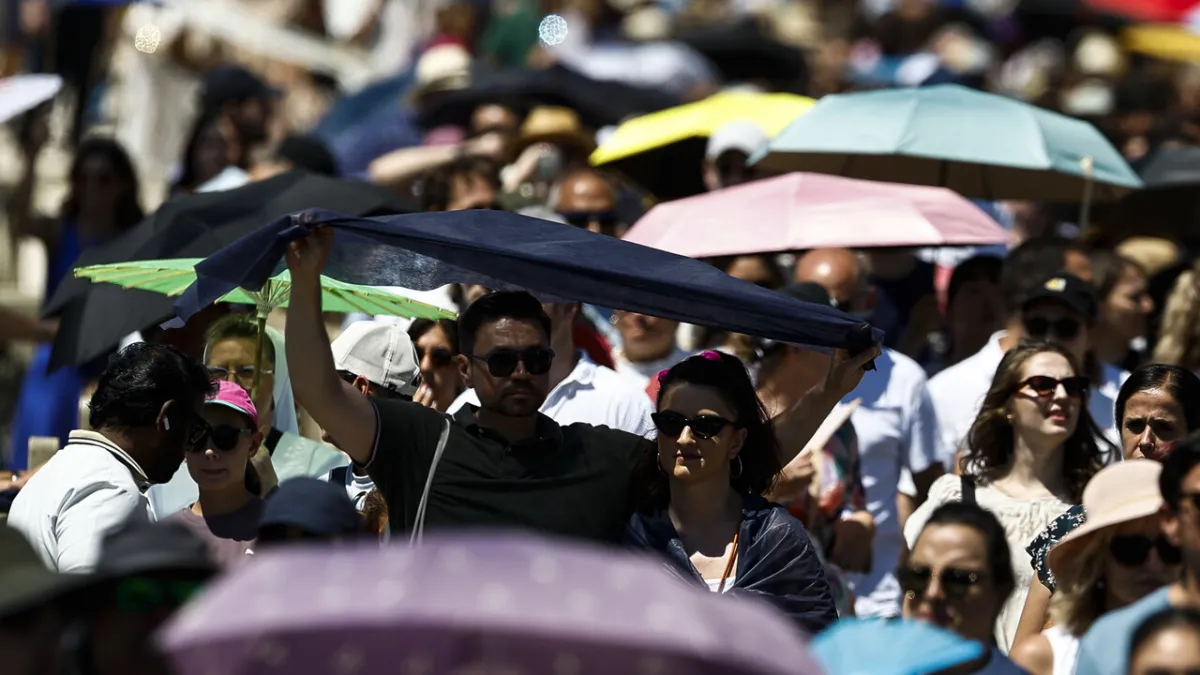 Italian Cities Brace: Extreme 43-Degree Heatwave Alert Spreads