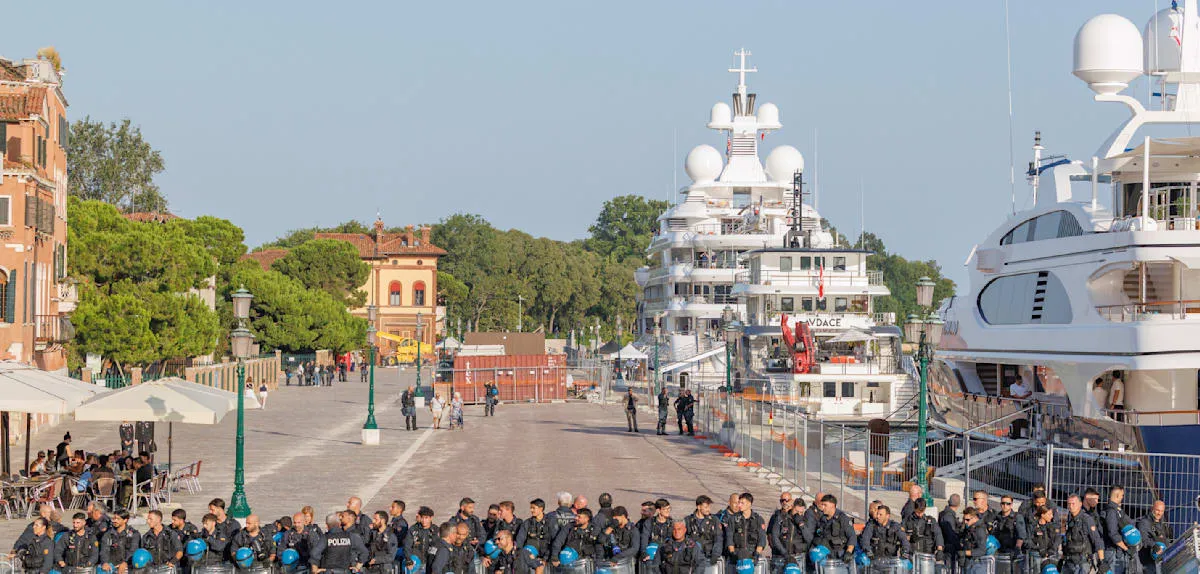 Venesia Bergolak: Mega-Yacht Dubes AS Picu Gelombang Protes Warga