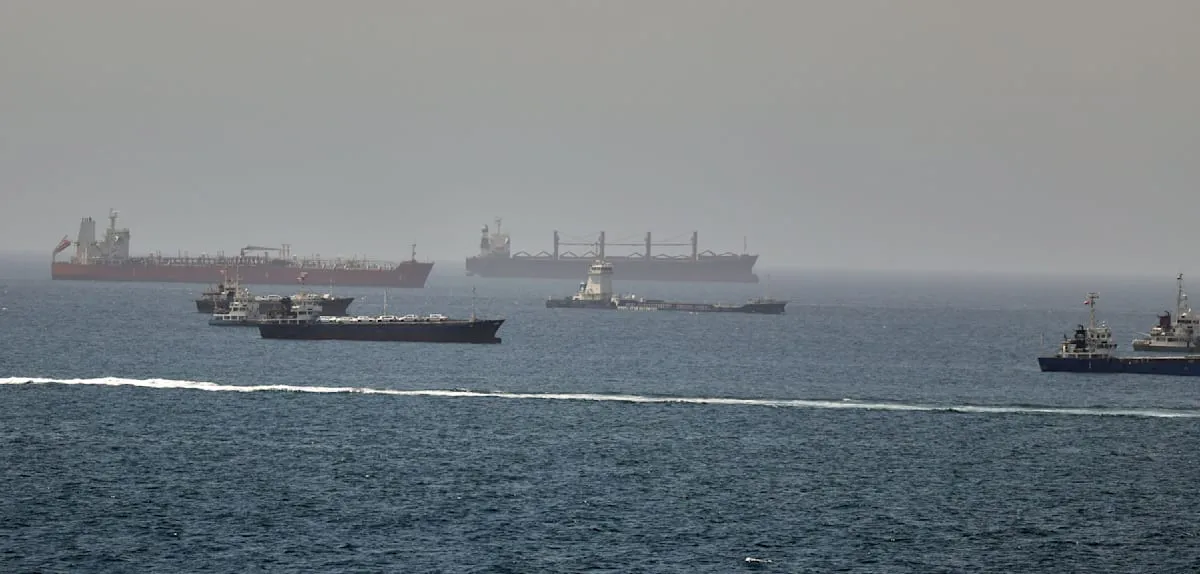 Hormuz Crisis Escalates: Hundreds of Ships Trapped Amid Repeated Tanker Assaults
