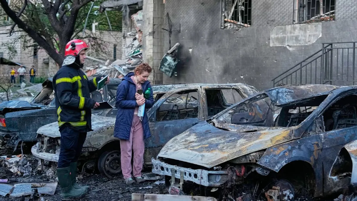 Ukraine Under Siege: Kyiv and Kherson Civilians' Resilience Inspires World