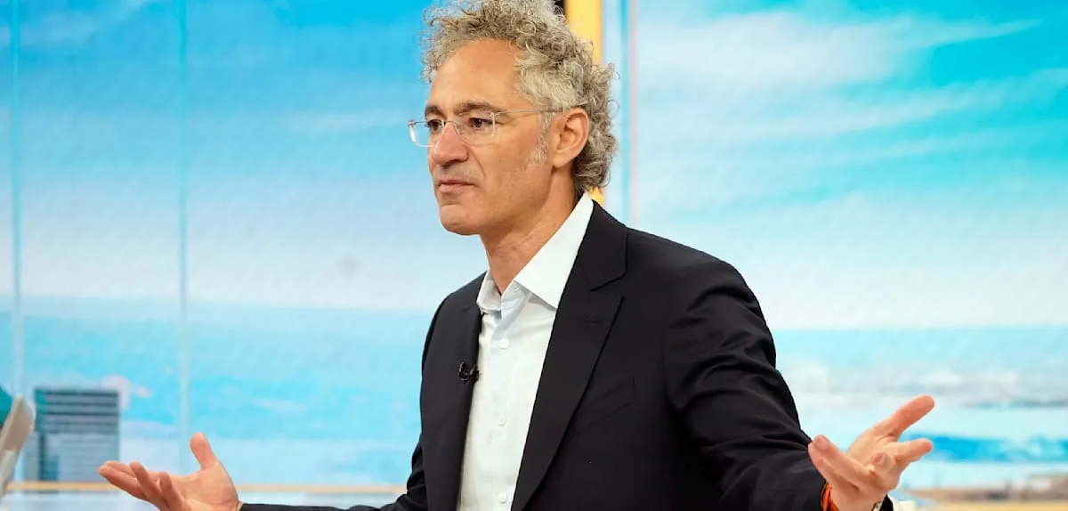 Palantir Shakes Market: Revenue Soars 90%, Stock Jumps Dramatically 2026