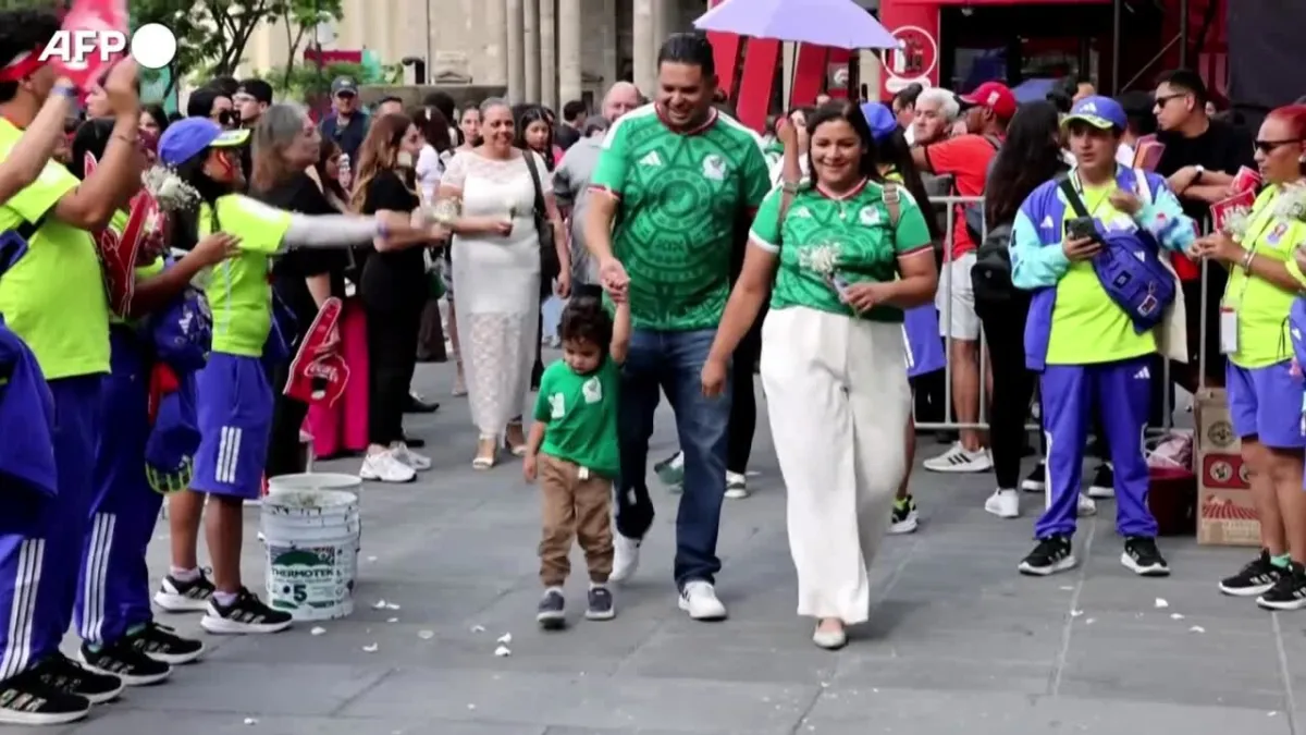 Guadalajara Witnesses Hundreds of Love Vows Ahead of 2026 World Cup Final