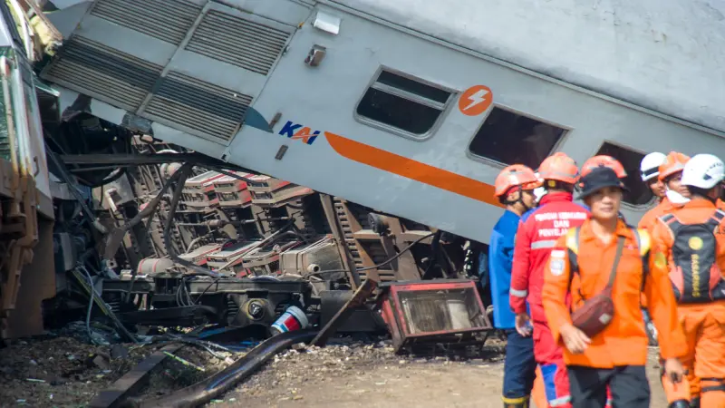 Pemerintah Berduka: Menhub dan Dirut KAI Sambangi Keluarga Korban Tragedi KA