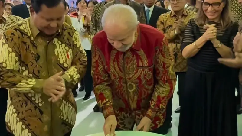 Tiga Tokoh Nasional Bergandengan: Pesan Harmoni Idulfitri di Istana